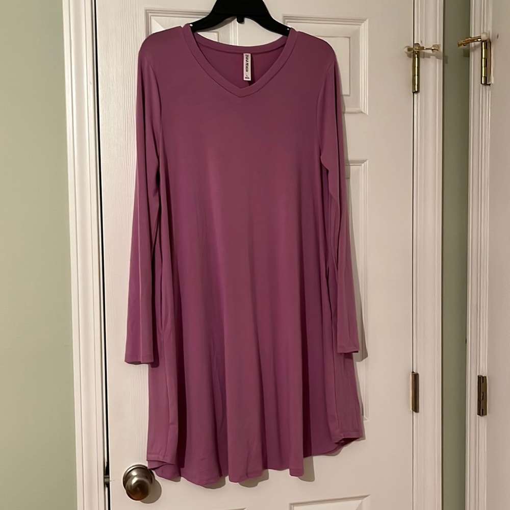 Long sleeve T-shirt dress in great condition with pockets!